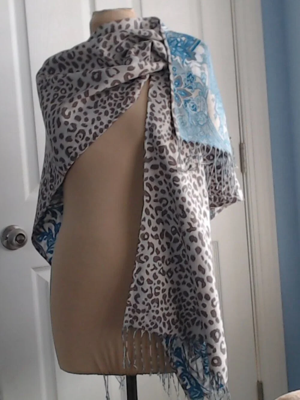 💙 Chico's Beautiful Blue Paisley/Leopard Fringed Ruana Wrap 💙 REVERSIBLE!